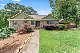 6610 Jessie Cir, Flowery Branch, GA 30542 - Photo 2