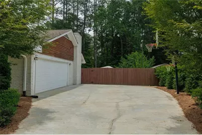 2933 Danbyshire Court NE, Atlanta, GA 30345 - Photo 2