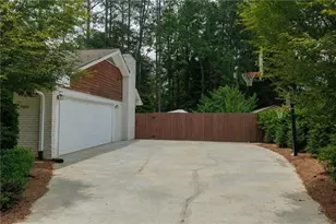 2933 Danbyshire Ct NE, Atlanta, GA 30345 - Photo 2