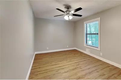 3753 Memorial Parkway NW, Kennesaw, GA 30152 - Photo 12