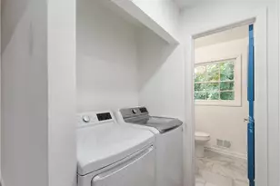1685 Dunwoody Pl NE, Atlanta, GA 30324 - Photo 8