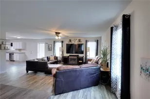 909 River Crossing, Jefferson, GA 30549 - Photo 4
