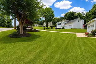 2812 Crestworth Ln, Buford, GA 30519 - Photo 2