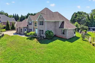 2204 Sidney Dr, Gainesville, GA 30506 - Photo 2