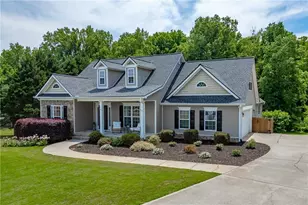131 Wood Cove, Jefferson, GA 30549 - Photo 2