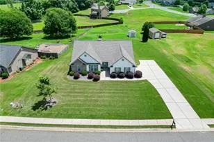 818 Bradmore Ct, Hoschton, GA 30548 - Photo 1
