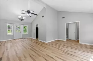 399 Hearth Pl, Lawrenceville, GA 30043 - Photo 6