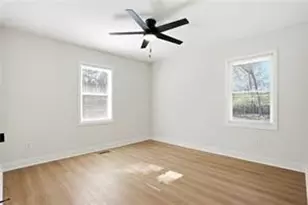 127 Perry St, Loganville, GA 30052 - Photo 16