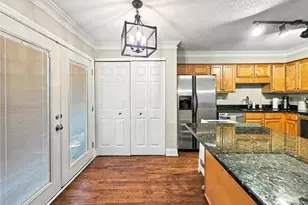 184 Peachtree Hollow Ct, Atlanta, GA 30328 - Photo 8