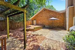 184 Peachtree Hollow Ct, Atlanta, GA 30328 - Photo 1