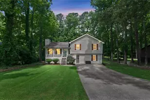 5627 Pinedale Cir, Sugar Hill, GA 30518 - Photo 2