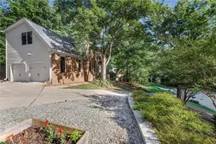 140 N Bluff, Alpharetta, GA 30004 - Photo 40