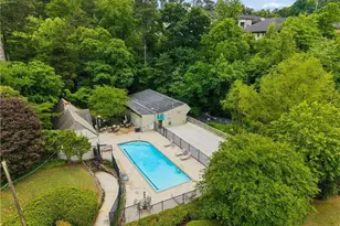 327 Lakemoore Dr, Atlanta, GA 30342 - Photo 44