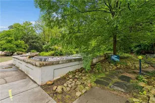 327 Lakemoore Dr, Atlanta, GA 30342 - Photo 46