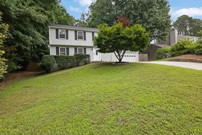 9665 N Pond Circle, Roswell, GA 30076 - Photo 2