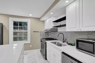 9665 N Pond Cir, Roswell, GA 30076 - Photo 14