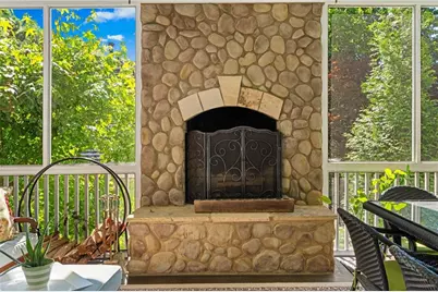 170 Helmsley Drive, Atlanta, GA 30327 - Photo 32