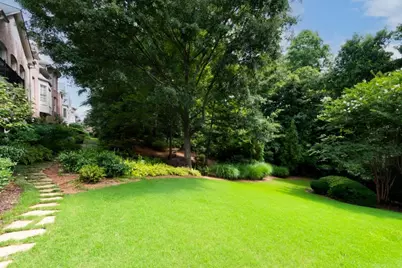 250 Enclave, Atlanta, GA 30342 - Photo 44