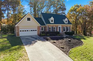2334 Pine Point Dr, Lawrenceville, GA 30043 - Photo 2