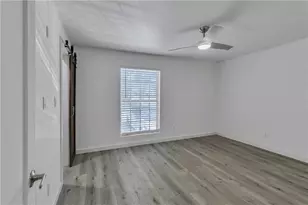 5641 Kingsport Dr, Atlanta, GA 30342 - Photo 14