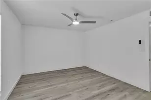 5641 Kingsport Dr, Atlanta, GA 30342 - Photo 16