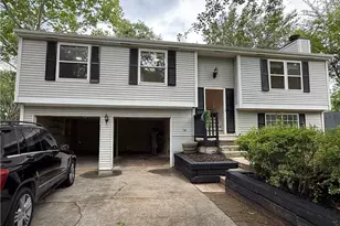 10415 Plantation Bridge Dr, Alpharetta, GA 30022 - Photo 2