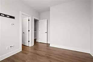 146 Chestnut Cir, Atlanta, GA 30342 - Photo 14