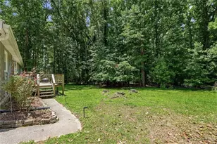 40 Oak Hill Dr, Winder, GA 30680 - Photo 2