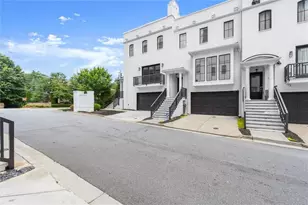 3667 Peachtree Rd NE, Atlanta, GA 30319 - Photo 44