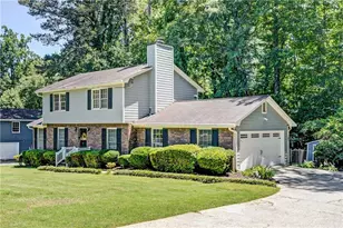 5201 Beechwood Forest Dr, Lithonia, GA 30038 - Photo 2