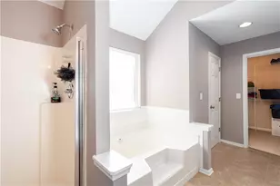 2727 Crestworth Ln, Buford, GA 30519 - Photo 32