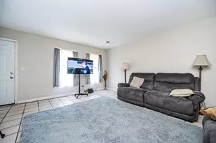 197 High Creek Dr, Roswell, GA 30076 - Photo 2