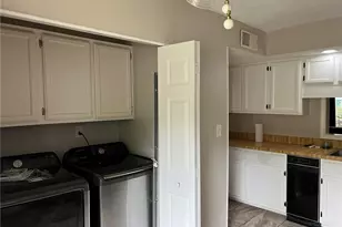 504 Sutters Point, Atlanta, GA 30328 - Photo 4