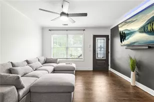545 Elmwood Rd, Atlanta, GA 30318 - Photo 2
