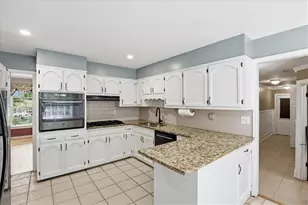 713 Chesterfield Dr, Lawrenceville, GA 30044 - Photo 16