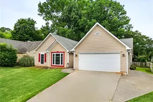 255 Paris Dr, Lawrenceville, GA 30043 - Photo 2