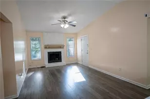 4007 Stacy Ln, Snellville, GA 30039 - Photo 4