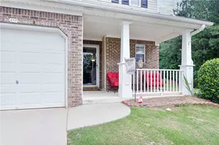 417 Red Coat Ln, Woodstock, GA 30188 - Photo 2