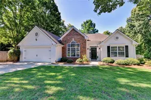 572 Staghorn Ln, Suwanee, GA 30024 - Photo 2