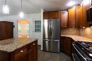 1025 Vistavia Cir, Decatur, GA 30033 - Photo 20