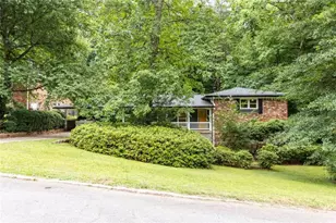 1025 Vistavia Cir, Decatur, GA 30033 - Photo 2