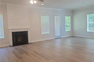 887 Bessie Ct, Loganville, GA 30052 - Photo 4