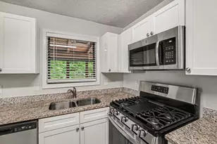 3985 Lookout Point Dr, Marietta, GA 30066 - Photo 8