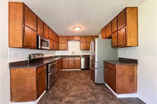 104 Belair Ln, Stockbridge, GA 30281 - Photo 2