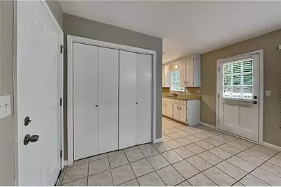 615 Hickory Nobb, Sugar Hill, GA 30518 - Photo 6