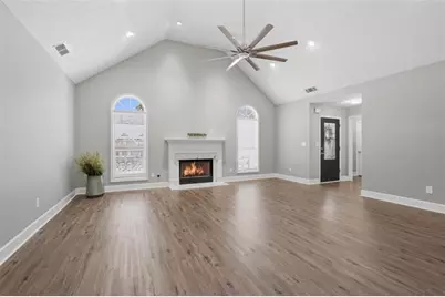 1921 E Bay Street E, Hoschton, GA 30548 - Photo 14