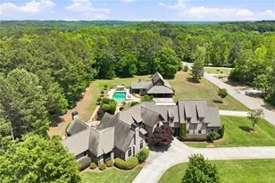 605 Carriage Ave, Jefferson, GA 30549 - Photo 2