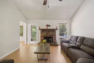 408 Strathmore Dr, Sharpsburg, GA 30277 - Photo 8