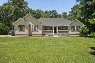 408 Strathmore Dr, Sharpsburg, GA 30277 - Photo 1