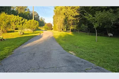 2742 Cliffview Drive SW, Lilburn, GA 30047 - Photo 10